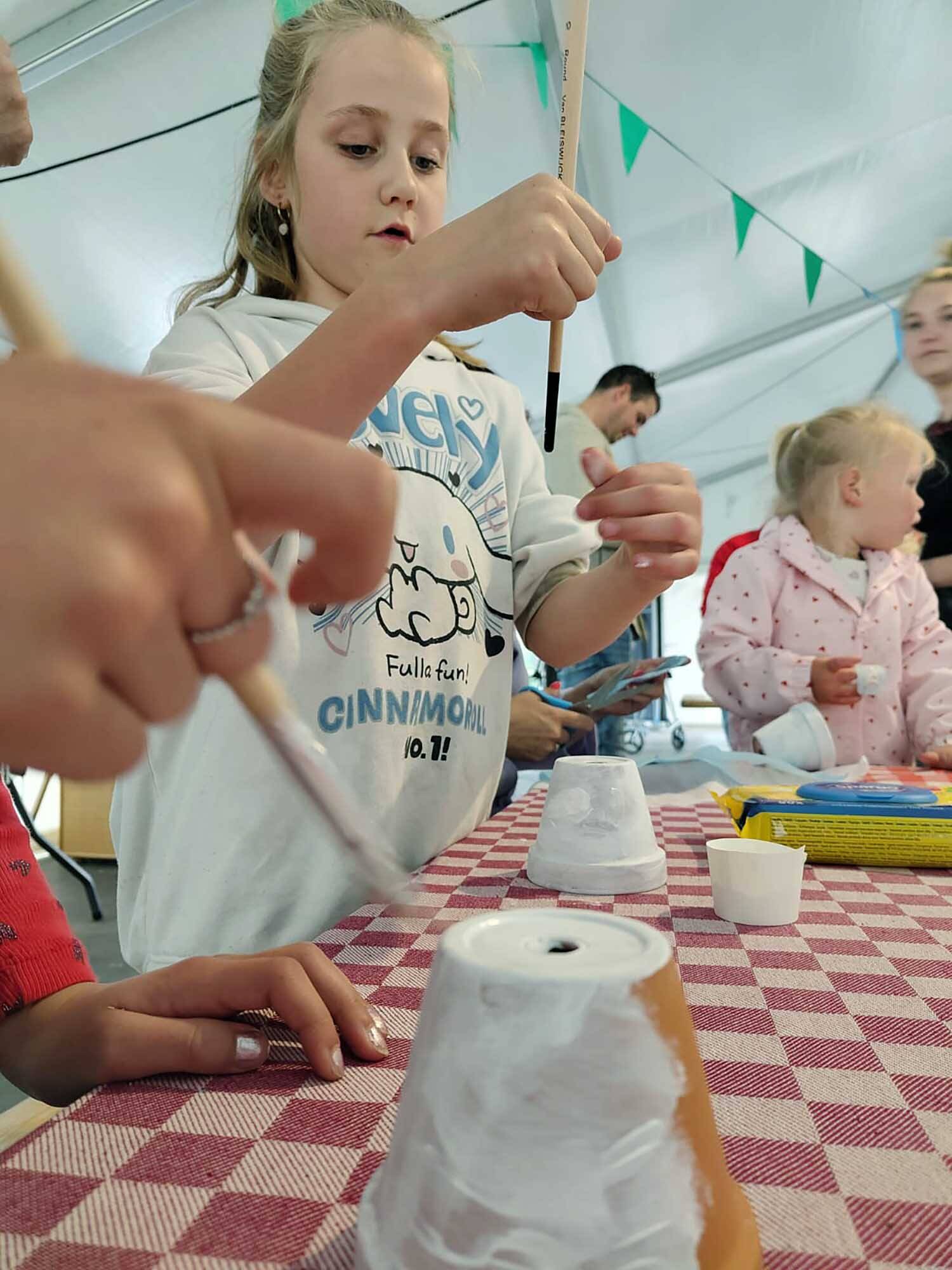 260519 Akkrum Bloeiweek tent knutselenkinderen